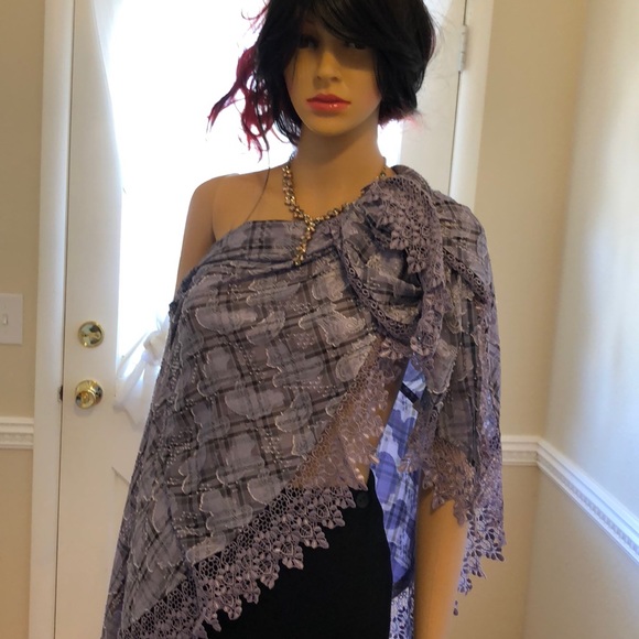 Beautiful lavender, scarves, poncho.in Tokyo. - Picture 3 of 7